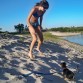 jugando en la arena con chiqi