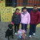 Con mi dueña davinia y sus amiguitps del cole