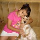 Alexia y su perrito Milo se quiere mucho