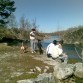 Estamos en el ponton de segovia,unos amigos y yo.Al tener el pelo corto el sol les fatiga muchisimo.A mis perritos les encanta el agua,particularmente a kay,el mayor,le encanta nadar.