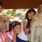 Mis sobrinas con mis cachorros