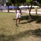 En el parke no le gusta su correa :s