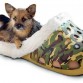 SasQuatch!® Pet Beds y Yeti™ Pet Beds, 
Sleepwear For Your Little Beast 

Hole Poppers™, Individual Letters to personalize your Sleepwear

The Original Big Foot For Your Little Beast 
(El Pié Grande Original Para Su Pequeña Bestia)

 

Lo último y único en su tipo son las Camas creadas por Unique Beast, LLC que han ganado varios premios por su innovador diseño en todo Estados Unidos y ya llaman la atención en el Mundo. Ahora están en Chile gracias a Golden Bless Productos que trae esta atractiva novedad que no sólo provee confort a su mascota, sino que además agrega un toque nunca antes visto que usted como dueño de mascota valorará por sus diseños únicos y adelantados y que no pasarán desapercibidos por sus amigos y mucho menos por sus Mascotas. 

Las puede encontrar en sus versiones Yeti™ para las "criaturas" más pequeñas y SasQuatch!® para las pequeñas y medianas y, para personalizarlas, puede adquirir Sets de Letras llamados Hole Poppers™ que se insertan en los "orificios" que traen para este efecto. Las SasQuatch! En su nuevo tiraje están para ser estrenadas a contar de noviembre de este año como SasQuatch!® II

La Base es Confortable y Liviana, no es tóxica, es anti-microbial y Resistente al Olor, se limpia fácilmente con un paño u otro húmedo, no resbala, y no marcará sus pisos. Pareciera ser plástica pero no lo es, es una especie de Celda de Resina cerrada, tipo material eva. Tiene garantía de 3 años en su calidad y fabricación. Su diseño incluye en la parte del "talón" un rollo que tiene finalidad el apoyo de la cabeza de su Mascota. La otra parte de la cama que llamamos "Soquete" es removible y lavable totalmente en Lavadora sin ninguna exigencia especial y secable en Secadora.

La Cama mantiene a su Mascota calentita en Invierno y Fresca en Verano. Viene en divertidos Colores y algo importante; le da a su Mascota la sensación de tener un Espacio de Vida propio.

Sus Medidas y Pesos son: 
Yeti™ de 56 x 25 x 17 Cms. Con un Peso Aprox. De 1 Kilo
SasQuatch!® II de 67 x 34 x 23 Cms. Con un Peso Aprox. De 1,5 Kilos

Hole Poppers™
Se Venden por Unidades de Cada Letra que desee