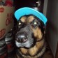 con gorra de verano