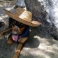 Estamos en la playa del Aeropuerto y mi mami le puso un sombrero para que su cabecita esté fresca.
Él tan coqueto se deja hacer ;-)