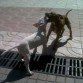 jugando con su amigoo
