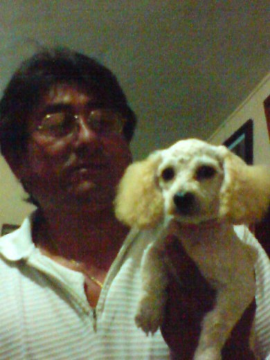 ella es Gali y quien la tiene es me papá, ese dia fue su primer corte de cabello. ella es Gali y quien la tiene es me papá, ese dia fue su primer corte de cabello.