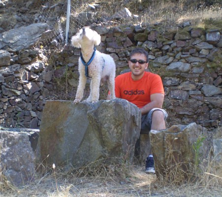 El verano pasado por la zona de las Hurdes ahí estaba mi niño imitando a un lobito, jajaja