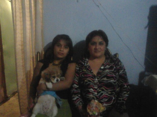 aqui estoy con mi mami y mi abuelita